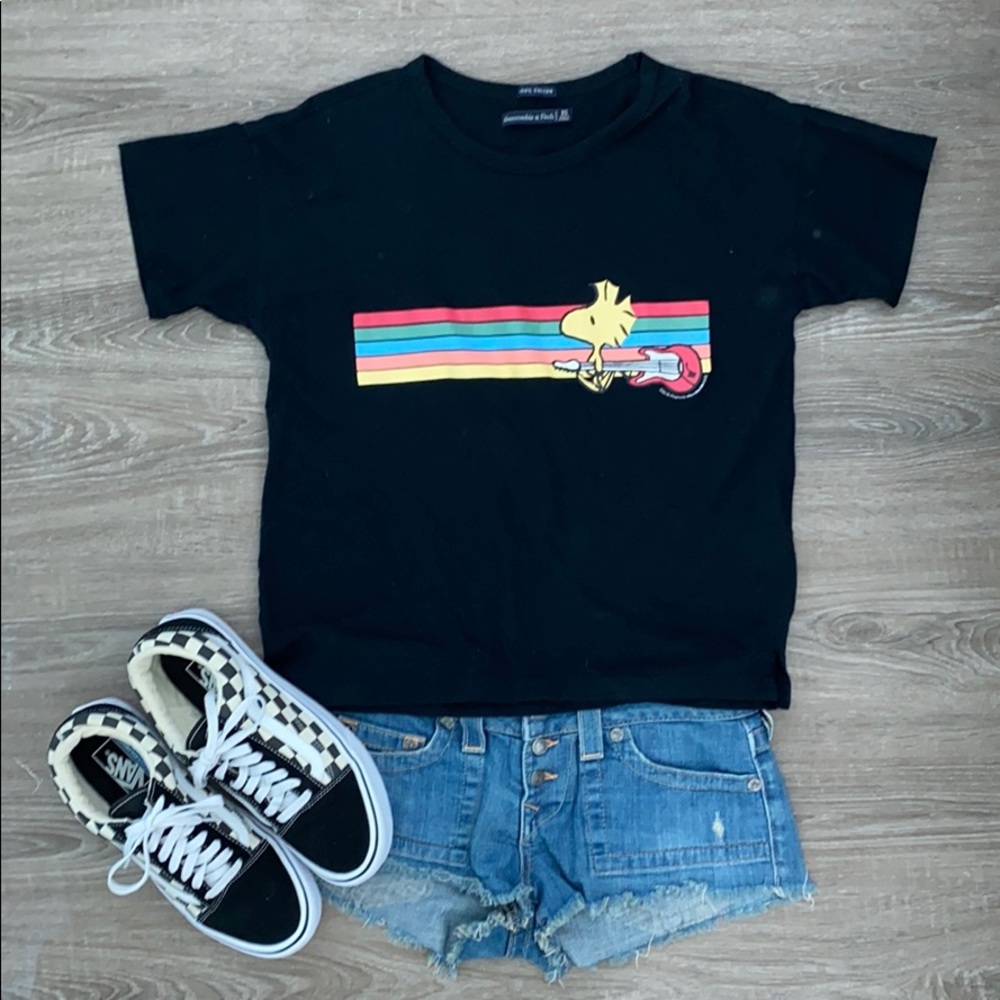 ❤️ Peanuts x Abercrombie and Fitch Guitar Rainbow Tee NWOT